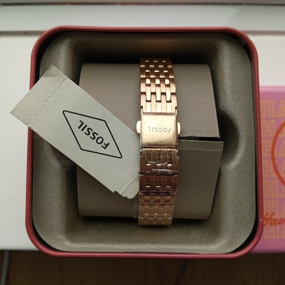 🌼 NWT Fossil rose gold tone watch - Picture 4 of 5